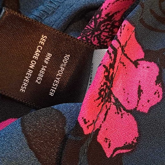 Torrid Women's Blouse Blue Pink Floral Short Flutter Sleeve V Neck Plus 2X New - Picture 6 of 6